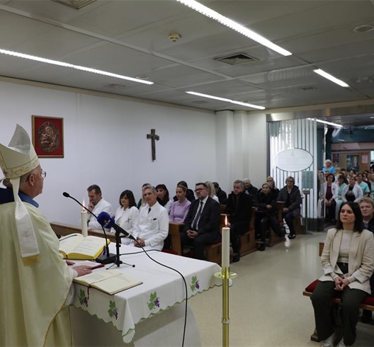 Biskup Razum predvodio proslavu Gospe Lurdske u KB Dubrava